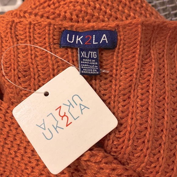 Knotted orange v-neck knitted sweater. - Picture 3 of 3